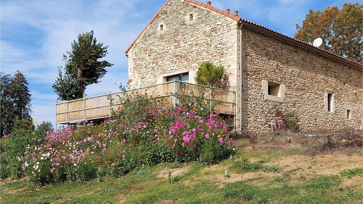 Loubejac House | In a rural location, this tasteful stone house welcomes you.