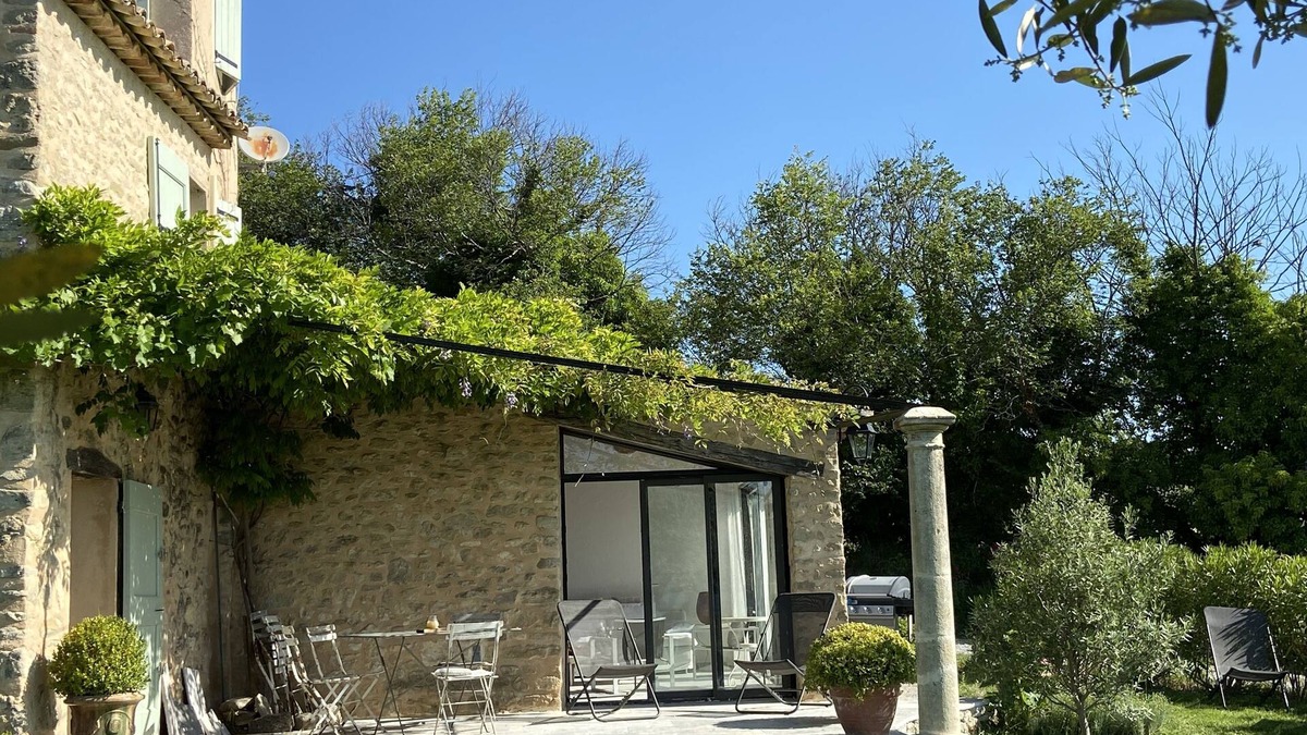 Pierrerue House | In a very huge Provencal landscape, you will hear silence and cicadas