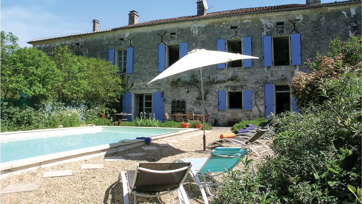 Puyrenier House | In a village, next to the house of the owner, this cottage with swimming pool awaits you.