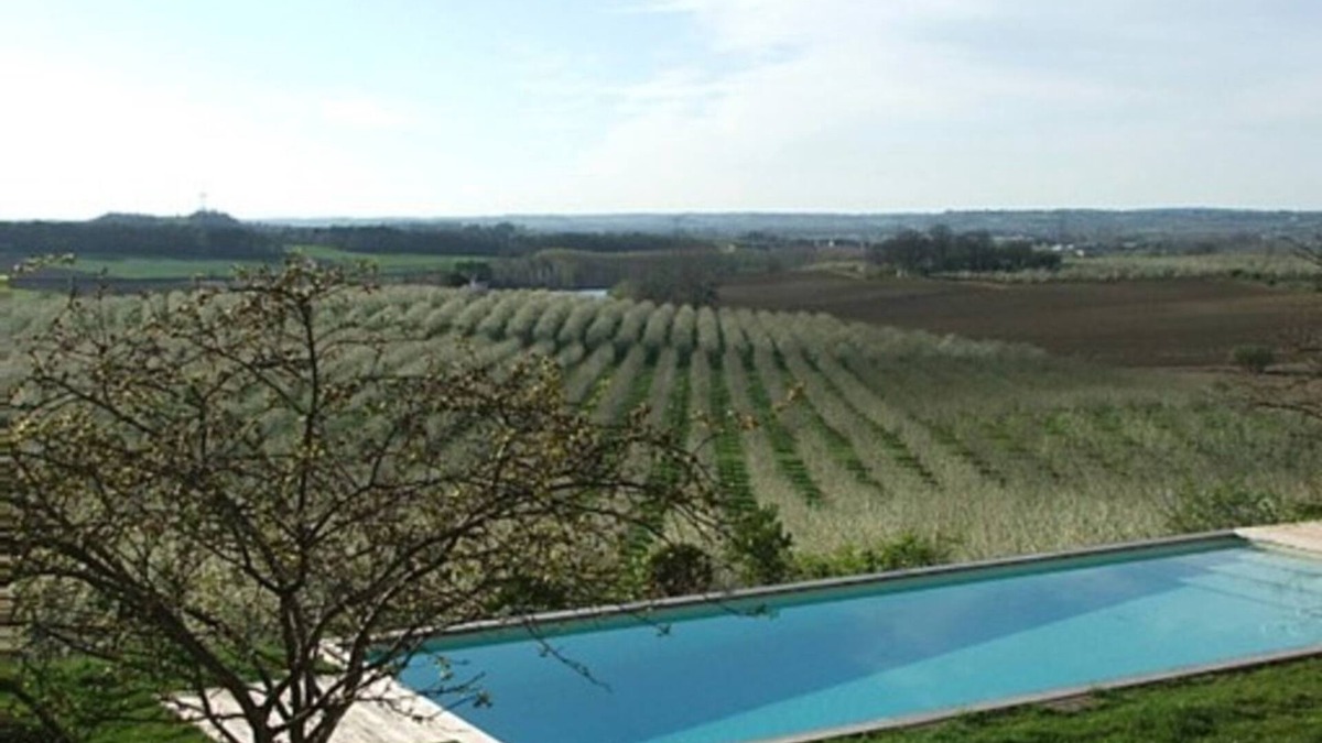 Monteton House | In Aquitaine, between the châteaux of Périgord and the vineyards of Bordeaux