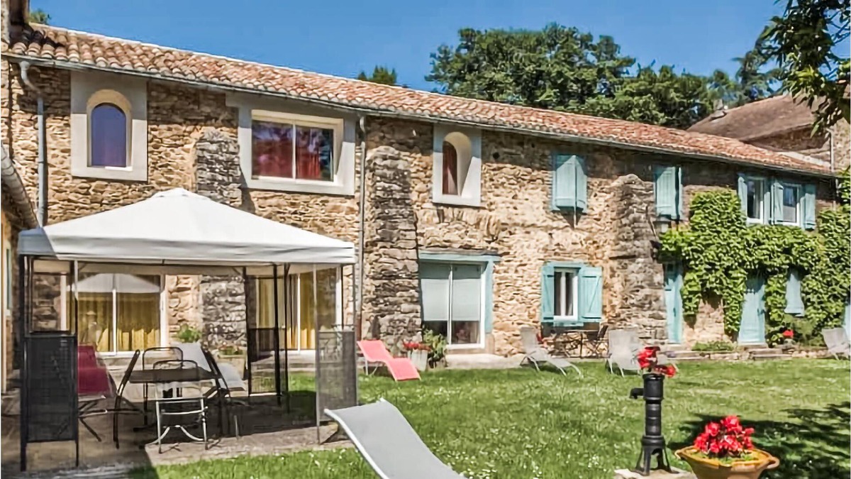 Fontiers-Cabardes House | In beautiful countryside welcomes you charming cottage with pool access.