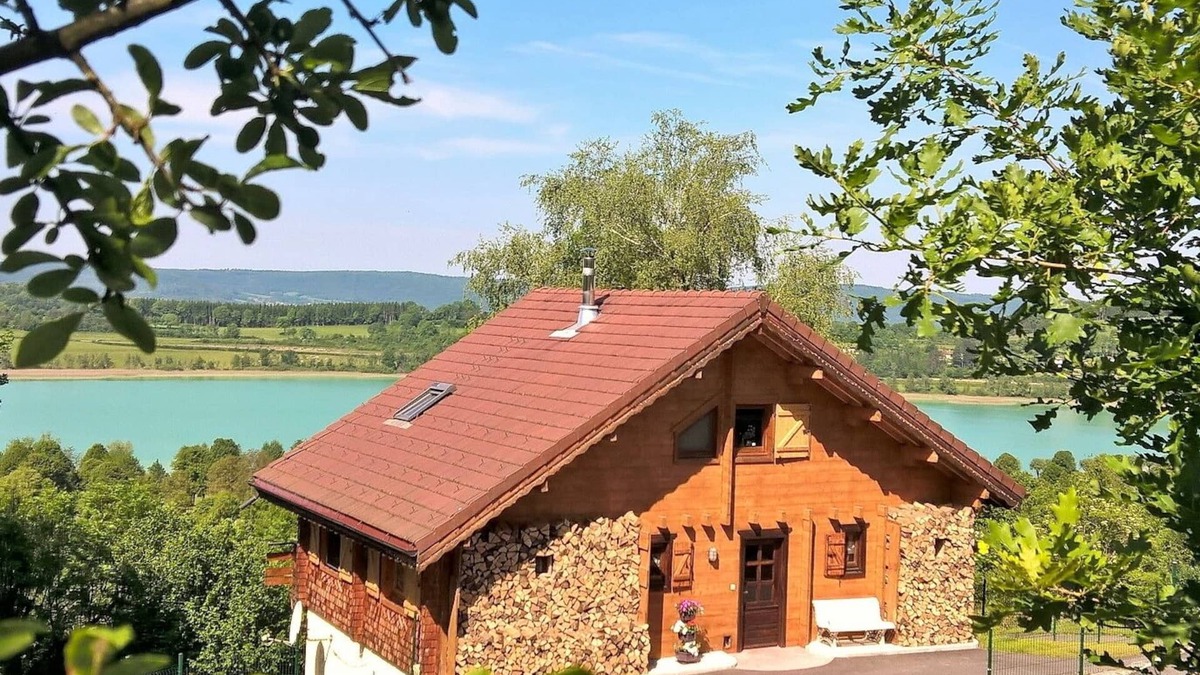 Clairvaux-les-Lacs House | In Clairvaux-Les-Lacs: 35m2 suite overlooking the lakes!