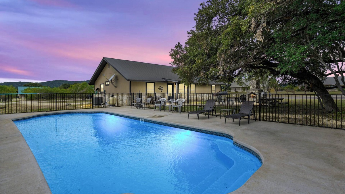 Sabinal House | In Concan | Walk to House Pasture | Swimming Pool