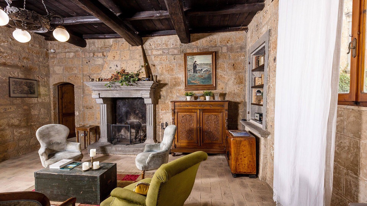 Bagnoregio House | In downtown Civita, an aristocratic home for living in time gone by.