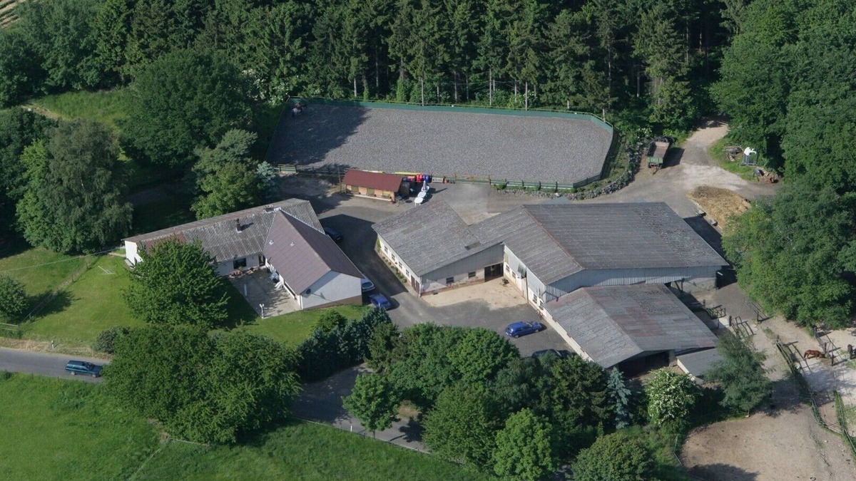 Wachtberg Apartment | In Drachenfelser-Ländchen on the outskirts located multi-family house