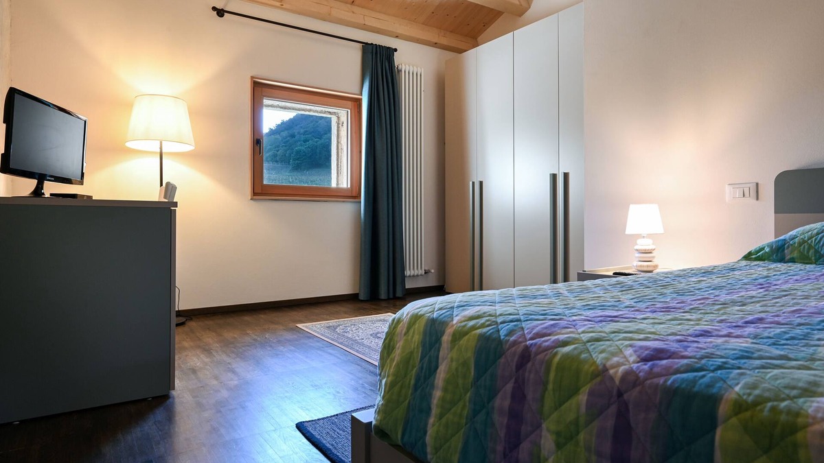 Arcugnano Apartment | In farmhouse among vineyards and hills, apartment for couples in strategic location