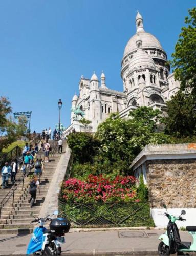Clignancourt Apartment | In front of Sacré Cœur - 2 Bedrooms in last floor