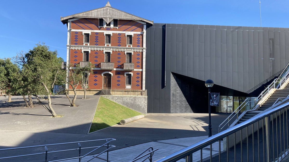 Getaria Apartment | In front of the Balenciaga Museum