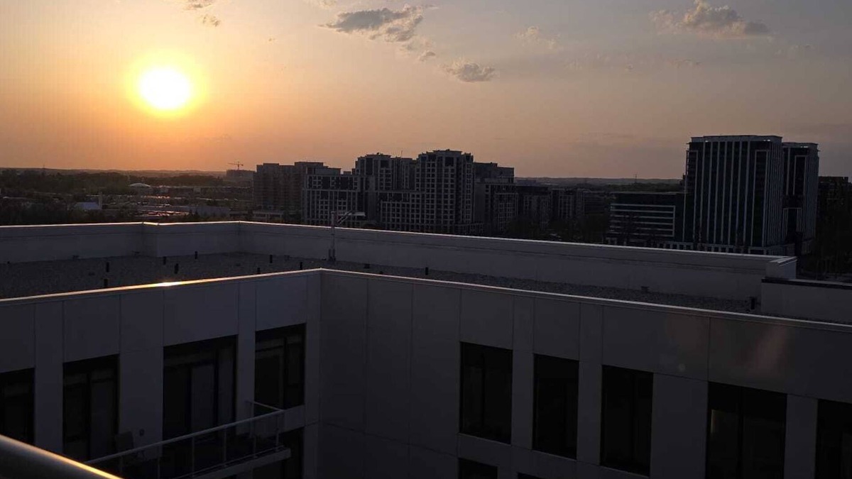 Markham Condo | In Heart of Markham Unionville, close to entertainment district.