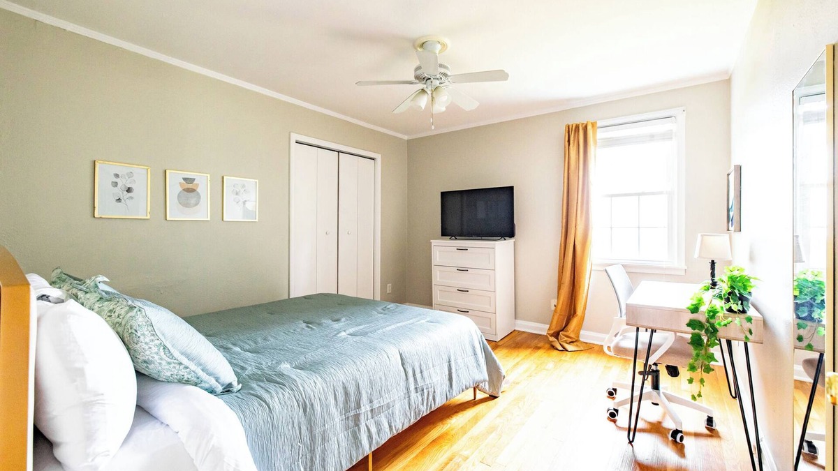 Berclair House | In-home fitness; Desk + TV in each bedroom