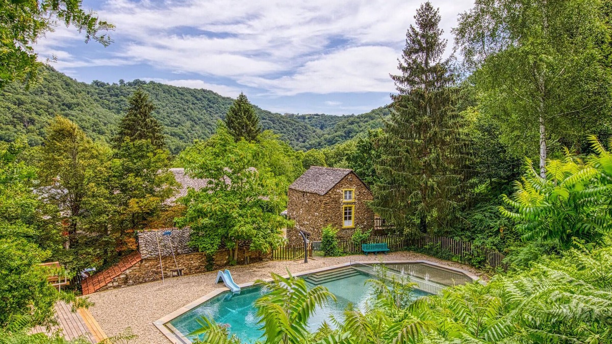 Mirandol-Bourgnounac House | In idyllic location of a forest and near the river Vaur is this cozy wooden house.