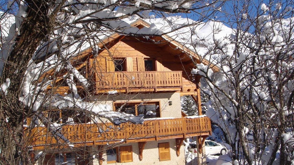 Monetier-les-Bains Ski Chalet | IN INDIVIDUAL CHALET AT THE FOOT OF THE SLOPES APARTMENT 4 to 6 PEOPLE