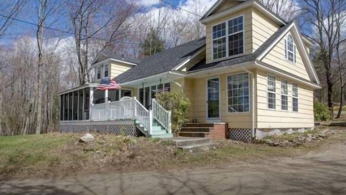Peru House | In Maine's western mountains