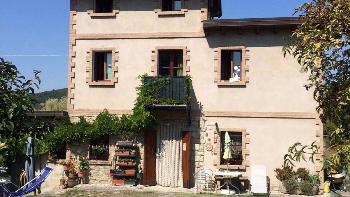 Viano House | In medieval hamlet, convenient for visiting the Apennines and major Italian cities