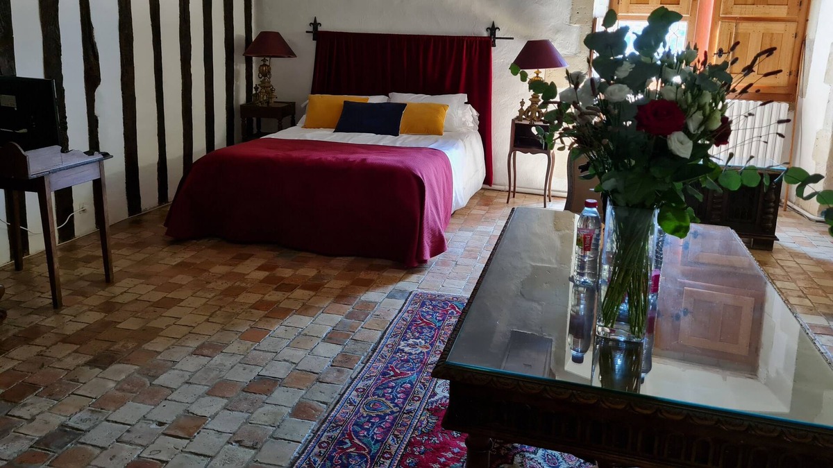 Roeze-sur-Sarthe House | In property - Large Room "en suite" - 50m2