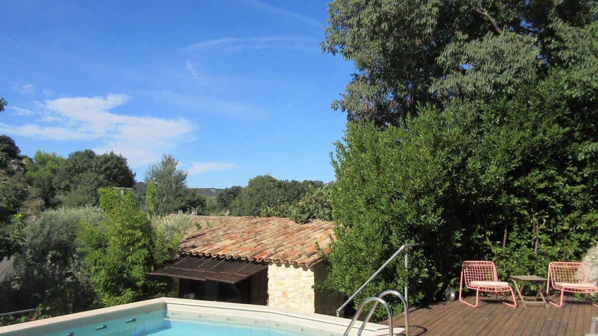 Tavel House | In Provencal mas GITE 2 people with shared pool