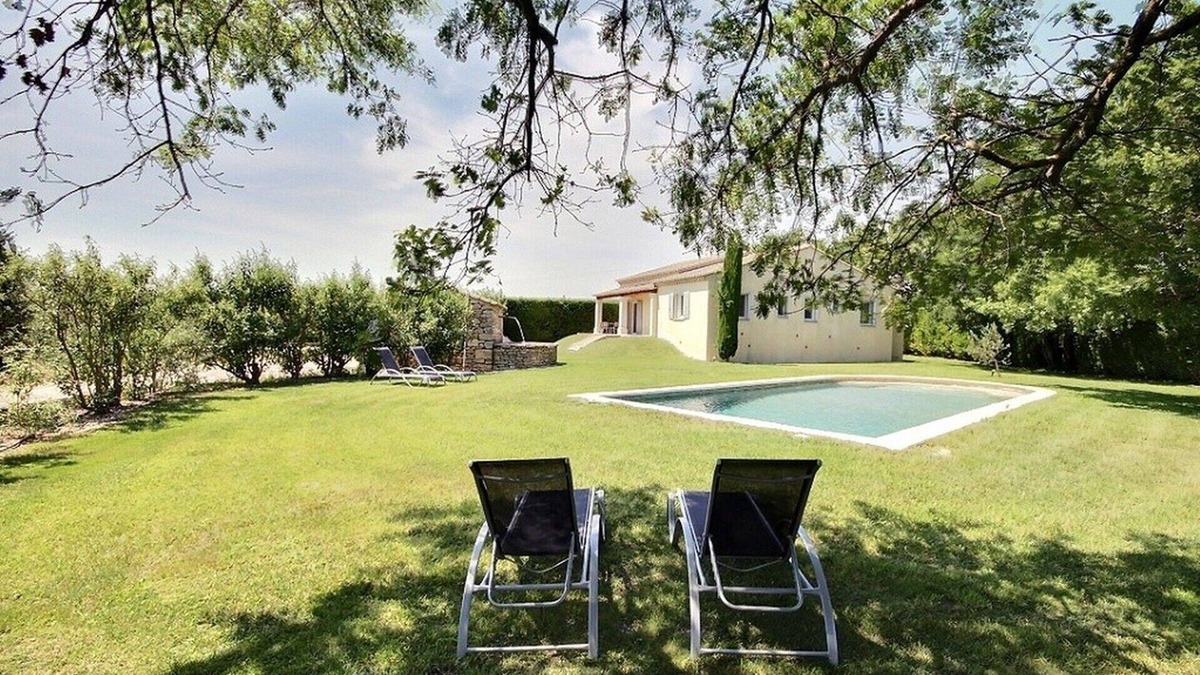 Cabrieres-d'Avignon Villa | In PROVENCE, Facing LUBERON, A LITTLE CORNER OF PARADISE, PRIVATE VILLA FOR 6 Pers
