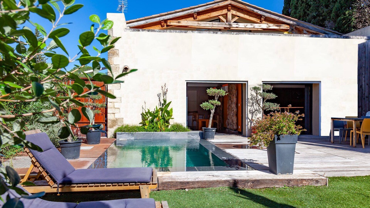 Alleins House | In Provence near the Luberon. Contemporary house with private heated pool