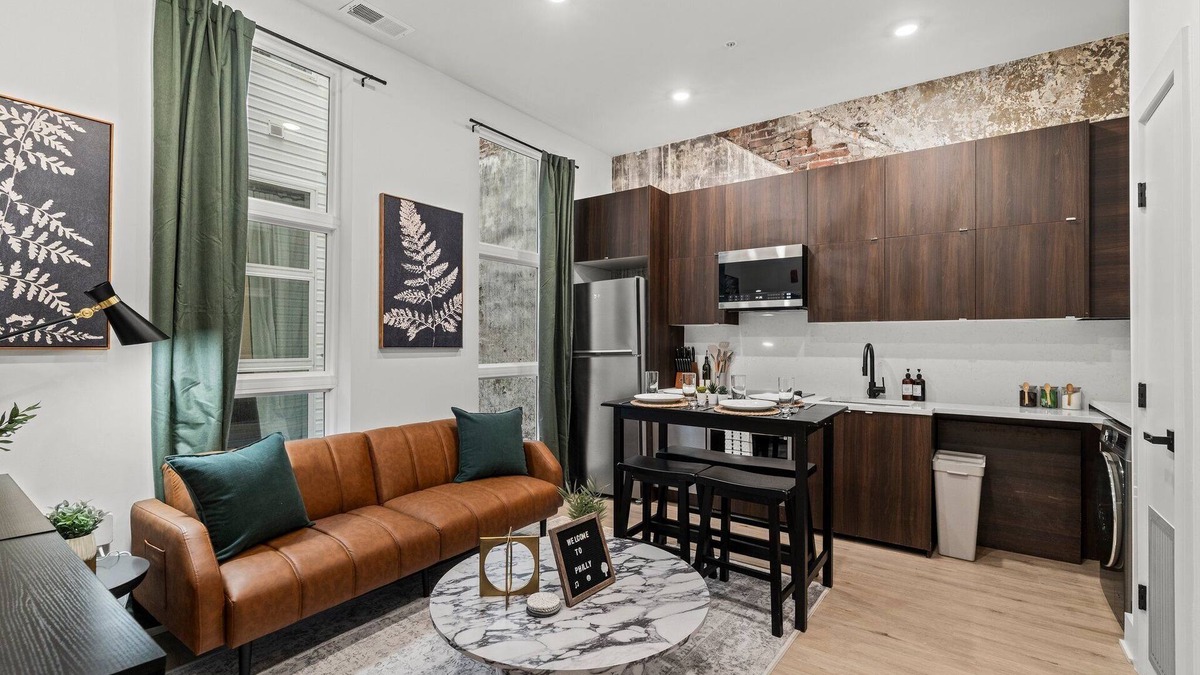 Old City Apartment | In The Center of Old City Philly- Walker Paradise!