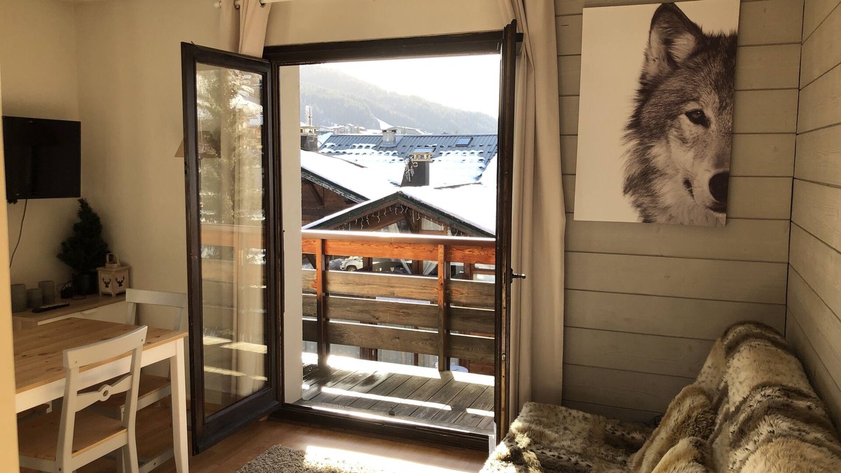Les Gets Apartment | In the center of the village of Les Gets, ski-in ski-out apartment overlooking the slopes