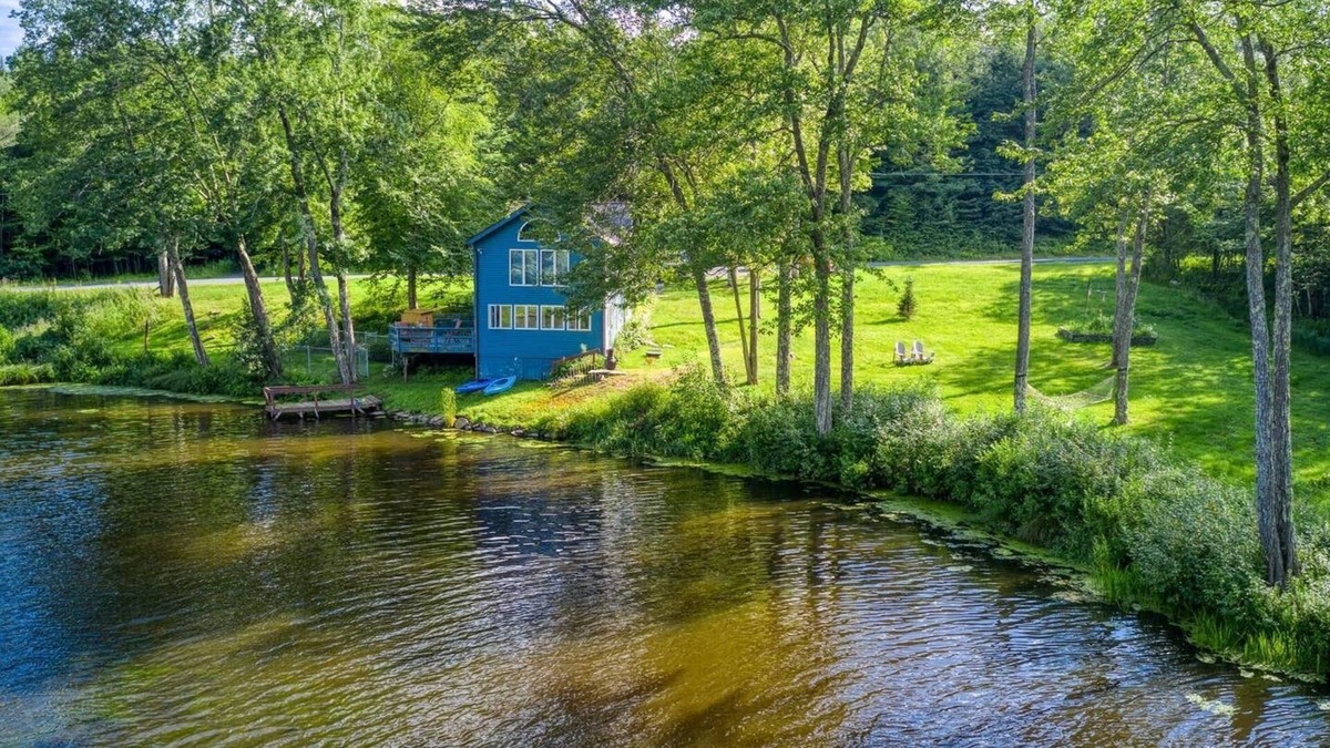 Swan Lake House | In the cloud ~your cozy lake house