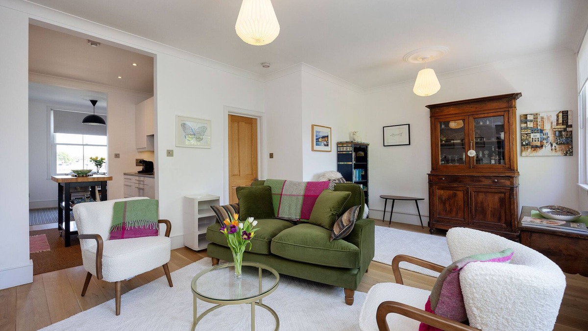Hammersmith Broadway Apartment | In the Clouds, by Veeve