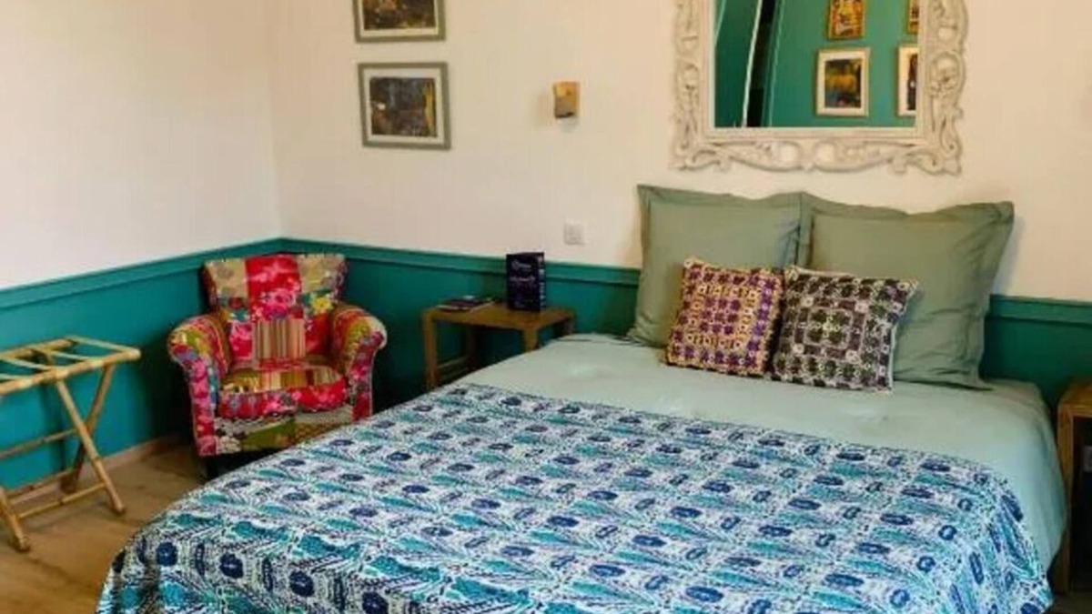 Commarin Bed & Breakfast | In the colors of Commarin Chambre Verte