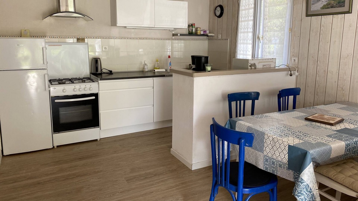 Plouvien House | In the countryside, 8 km from the beaches