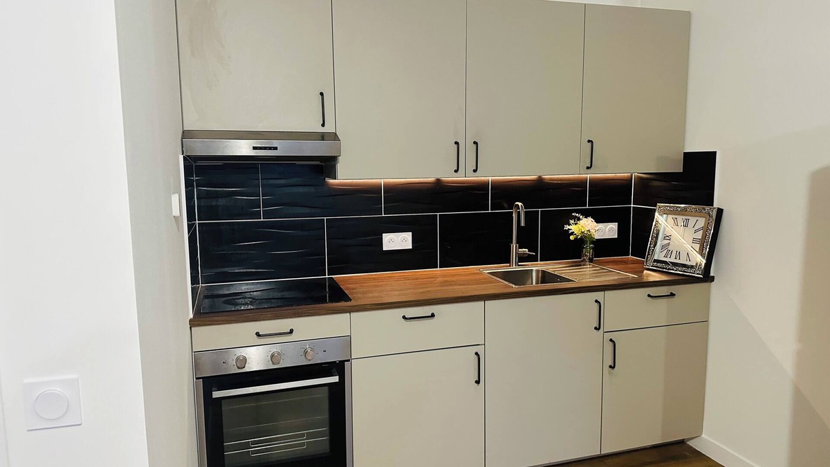 Grandchamp-des-Fontaines Apartment | In the moonlight