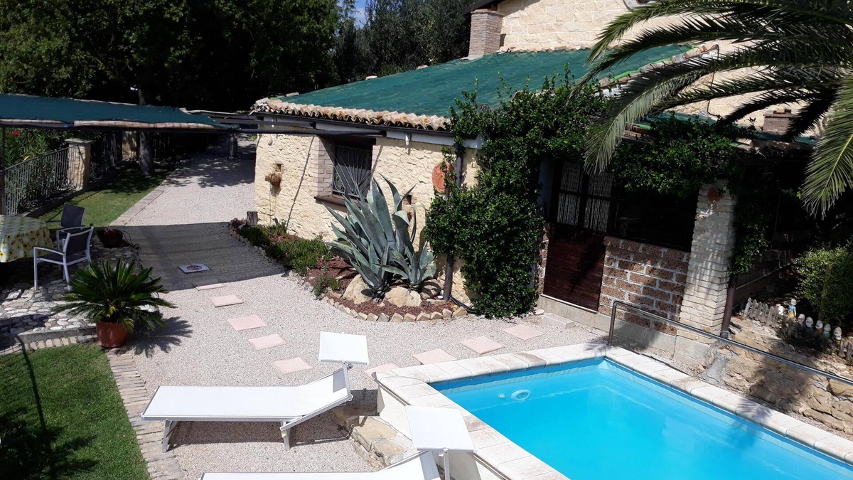 San Vito Chietino House | In the green hills of Abruzzo, a stone's throw from the sea .