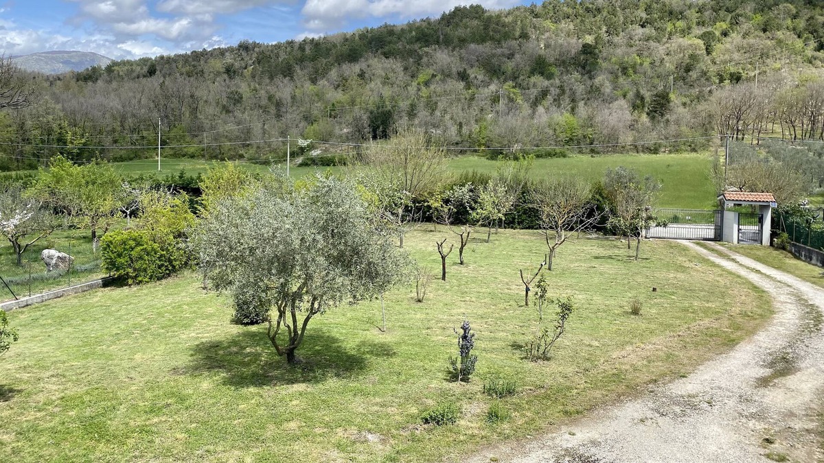 Isernia House | In the Green of Molise with Breathtaking Views, Equipped Kitchen and Wi-Fi!