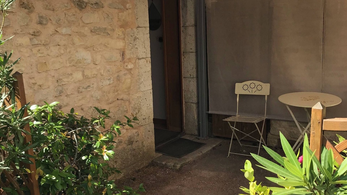 Saint-Florent-sur-Cher Apartment | In the heart of St Florent apartment le Colombier with small courtyard 10 mn from A71
