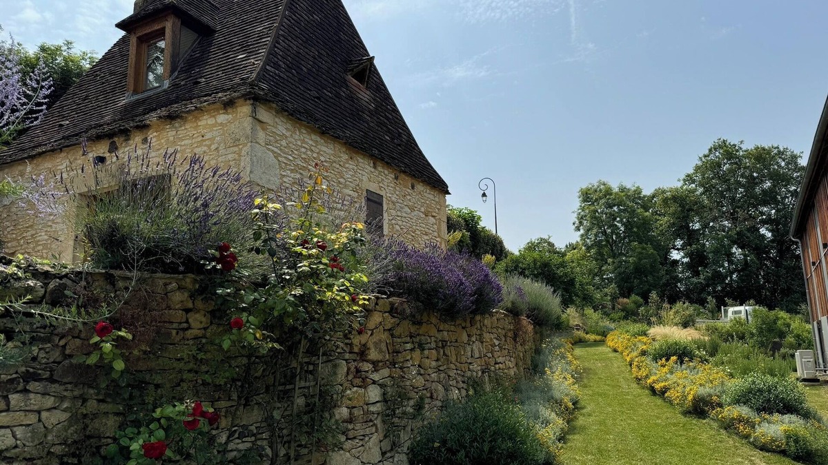 Cenac-et-Saint-Julien Cottage | In the heart of Périgord Noir, fully renovated character cottage.