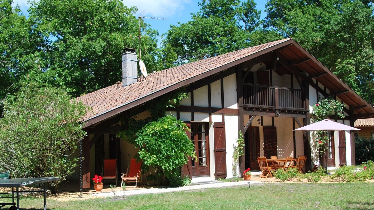 Saint-Vivien-de-Medoc Villa | In the heart of the Médoc, beautiful family home close to ocean beaches.