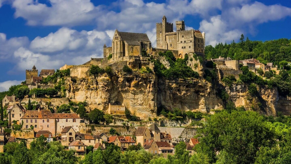 Beynac-et-Cazenac House | In the heart of the best of the Dordogne; 10 min walk to middle Beynac centre.