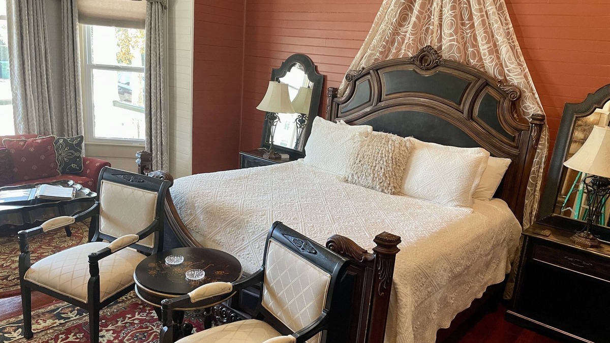 Historic Downtown Apalachicola House | In the Heart of Apalachicola~Walk Everywhere~Ebony Rouge Suite~Majestic Jewel