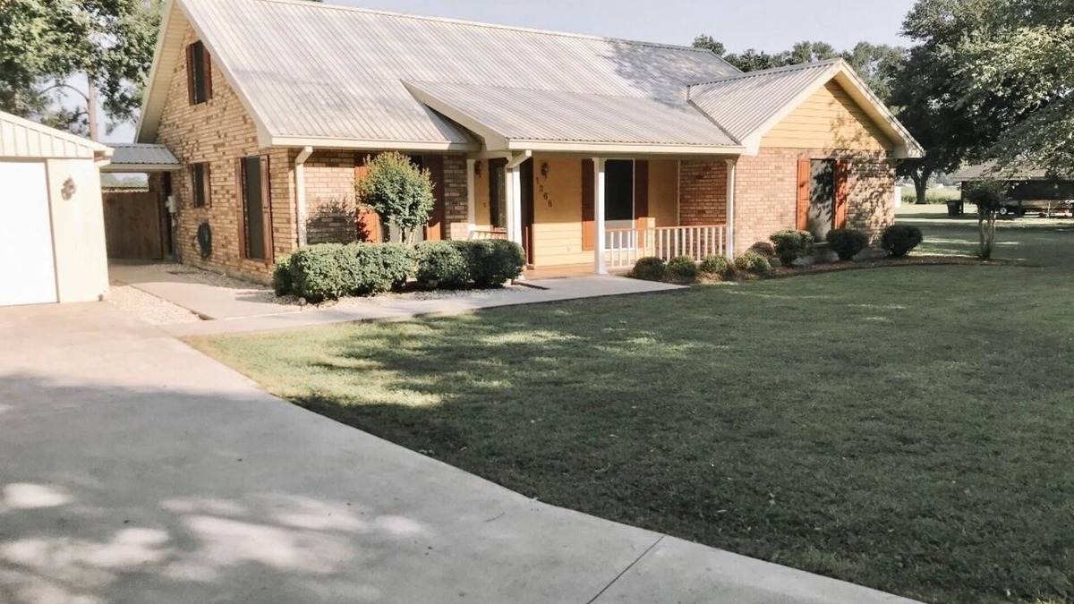 Breaux Bridge House | In the heart of Cajun country! Entire home with pool.