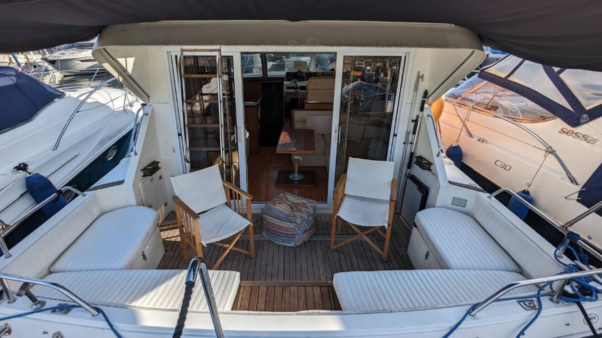 Palais des Festivals - Old Port Boat Rental | In the heart of Cannes - L'escale ensoleillée