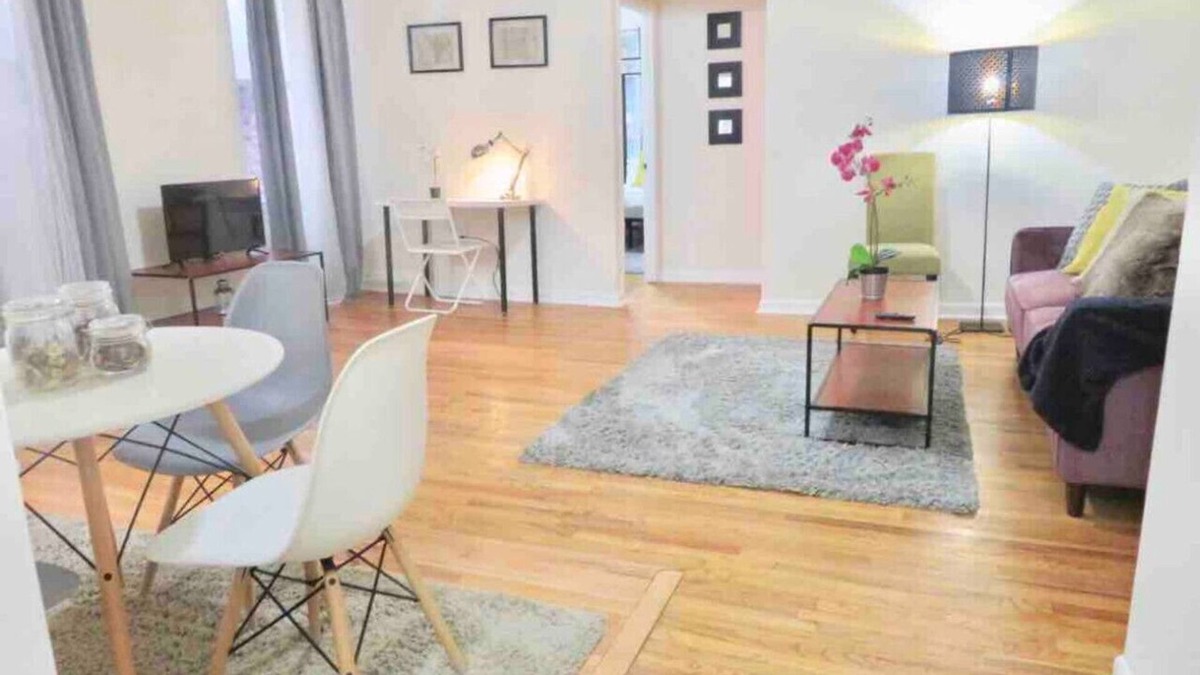 Gayborhood Apartment | In the heart of Center City! Large bi-level 3/2