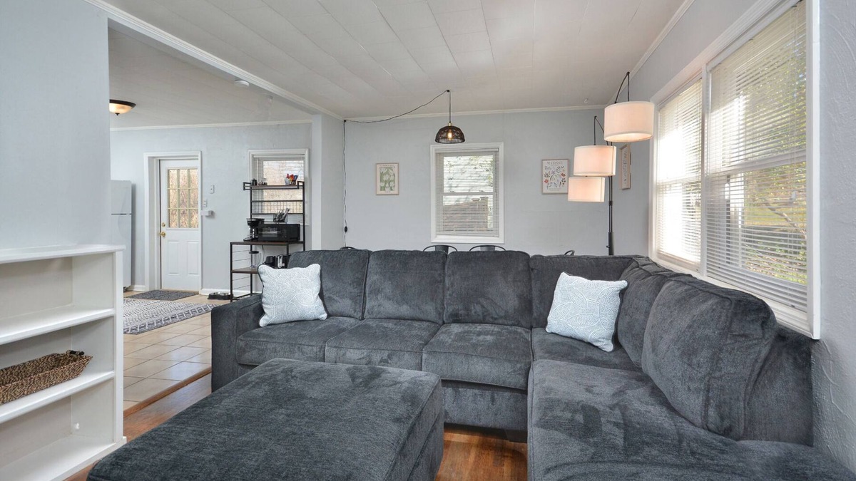 Carrboro Cottage | In the heart of Chapel Hill Walk to UNC & cafés! 3 Bedroom House