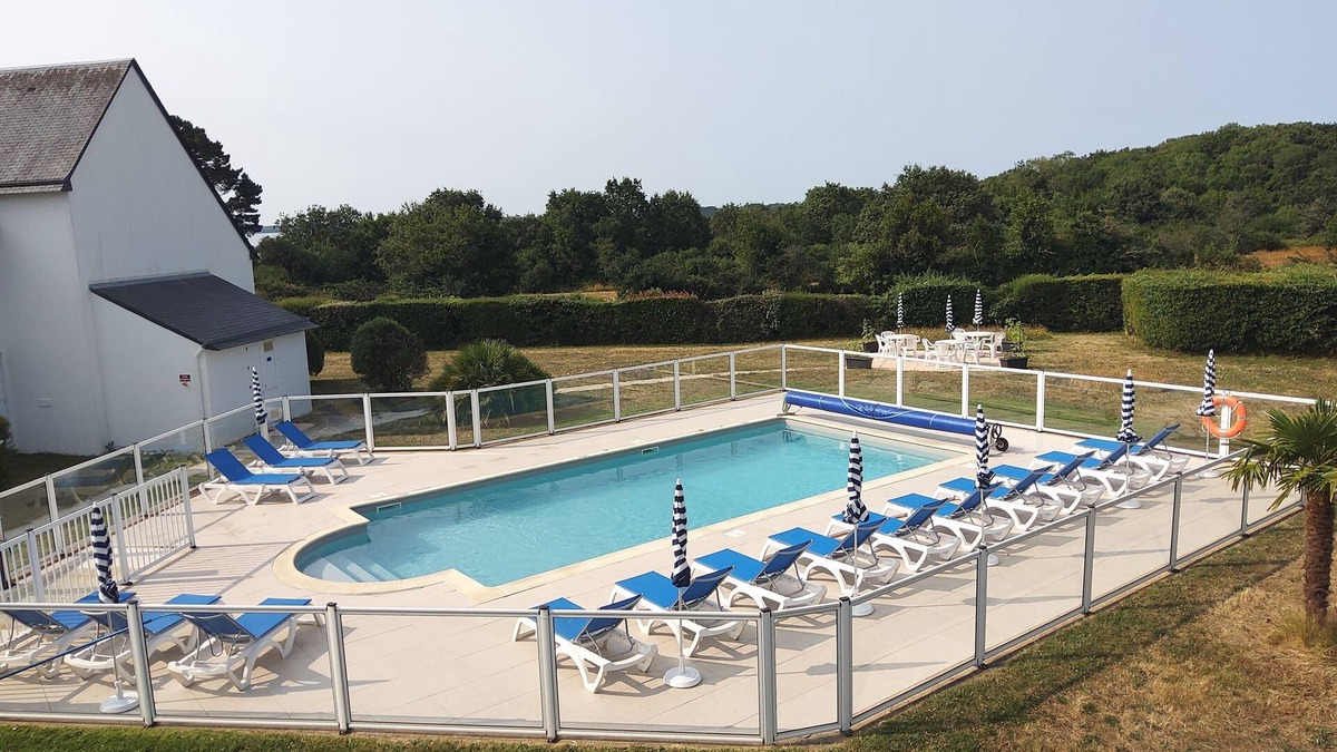 Ile-aux-Moines Apartment | IN THE HEART OF THE GULF - BEAUTIFUL T2 RENOVATED WITH HEATED SWIMMING POOL FOR 4 PEOPLE.