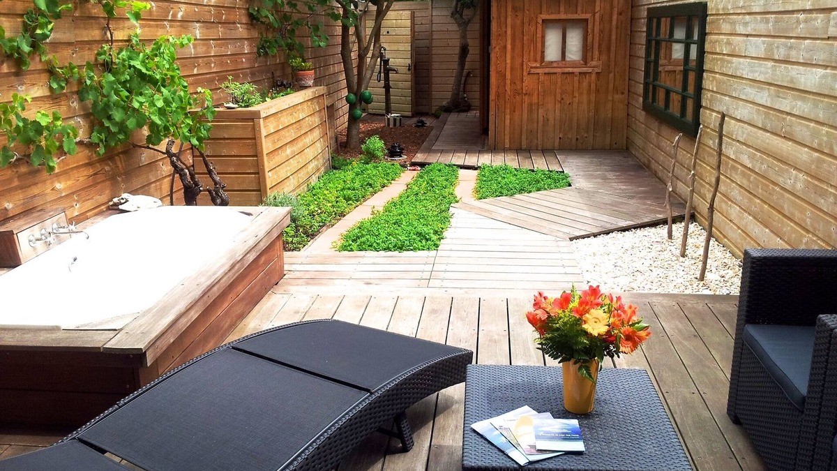Cap-Ferret Apartment | IN THE HEART OF CAP-FERRET LARGE APARTMENT WITH 140m2 GARDEN WITHDRAWAL 300M OCEAN