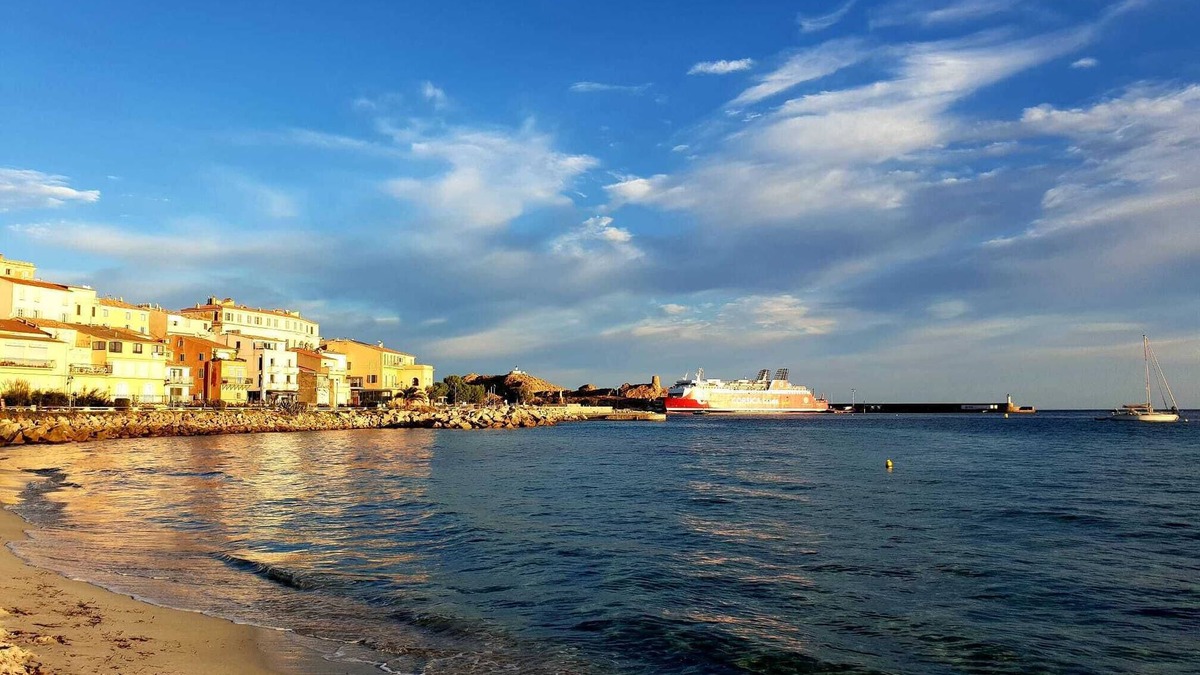 L'Ile-Rousse Apartment | In the heart of Île Rousse! 200 m from the beach