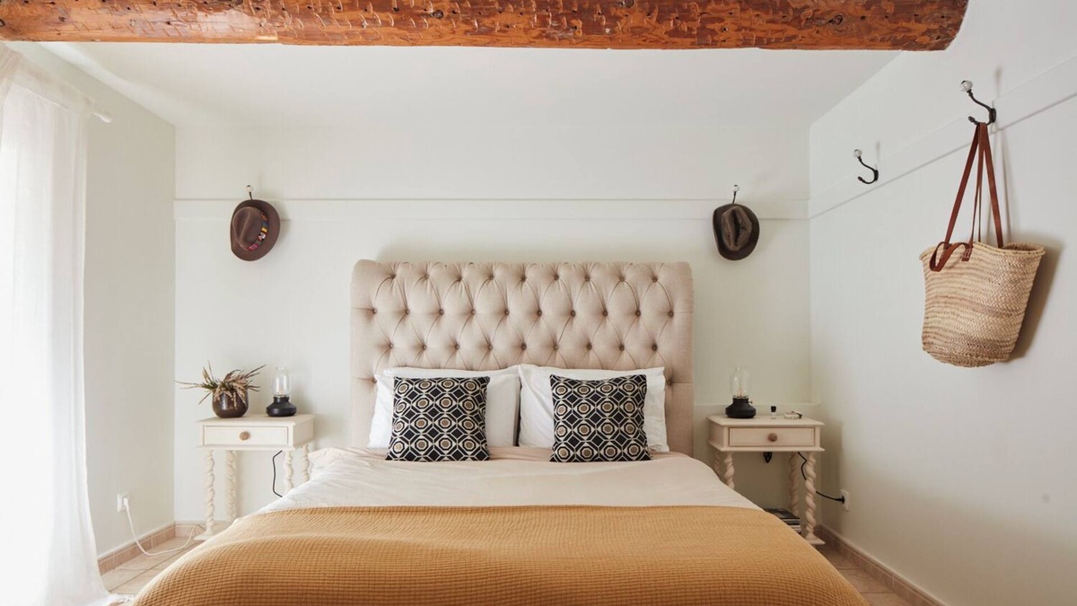 Roujan Cottage | In The Heart Of It All