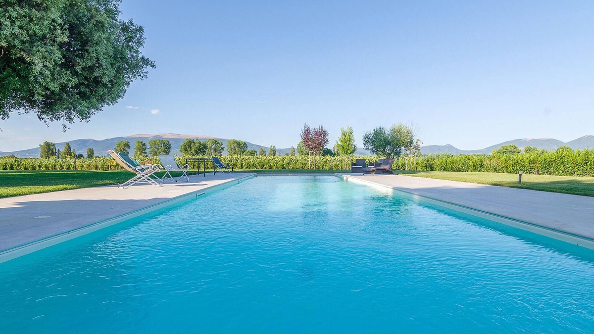 Guzman House | In the heart of Italy awaits you this spacious property with swimming pool.