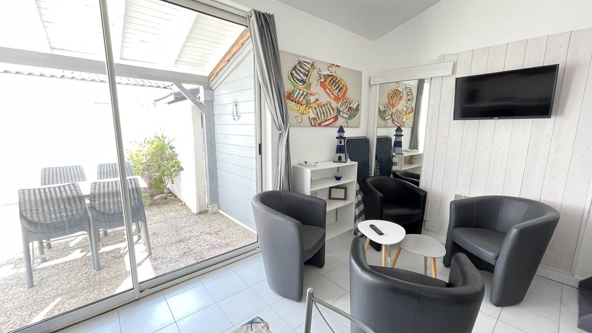 La Flotte House | In the heart of La Flotte - House 4 persons- private Patio - Private parking