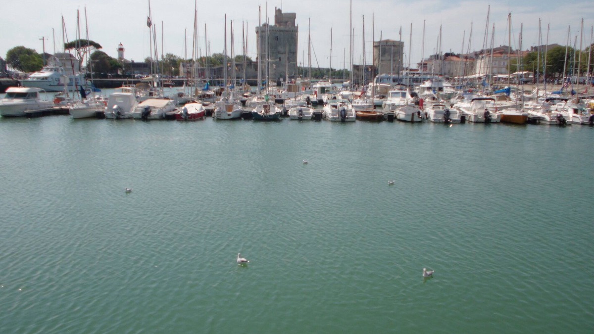 La Rochelle City Centre Apartment | IN THE HEART OF LA ROCHELLE - SUMMER
