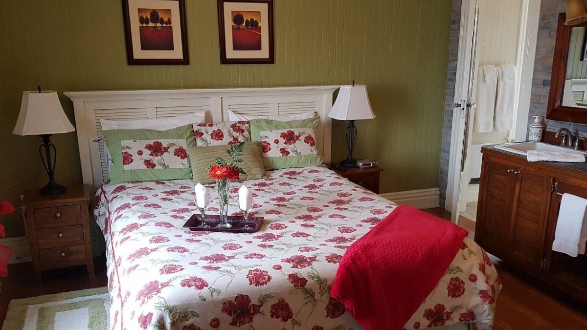 Matane House | In the heart of Matane, the Bruine Océane Inn is a little gem ready to welcome y