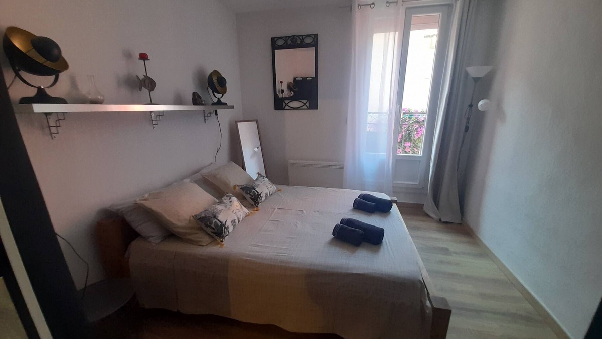 Meze Apartment | In the heart of Meze, apartment 2 BEDROOMS, AIR CONDITIONED, sleeps 4.
