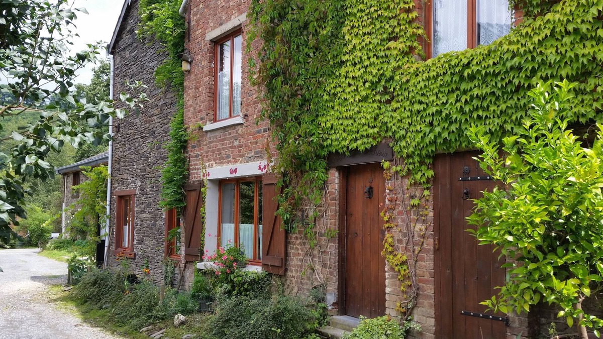 Frahan Cottage | In the heart of nature, beautiful house to enjoy the peace and quiet on the farm with Wifi.